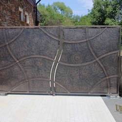 Exkluzívna ručne kovaná brána s plechom 