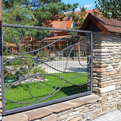 Kovaný plotový dielec pri jazdeckom areáli v Prešove