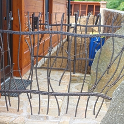 Výnimočný kovaný plot - originálny dizajn